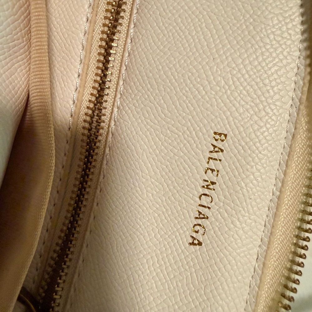 Balenciaga Mini Bag in White with Black Logo - Picture 6 of 11